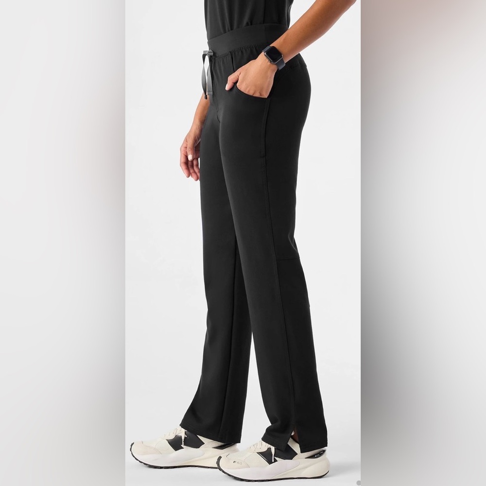FIGS Women's Kade Cargo Scrub Pants Black Size Medium with Gray Drawstring - Picture 2 of 12